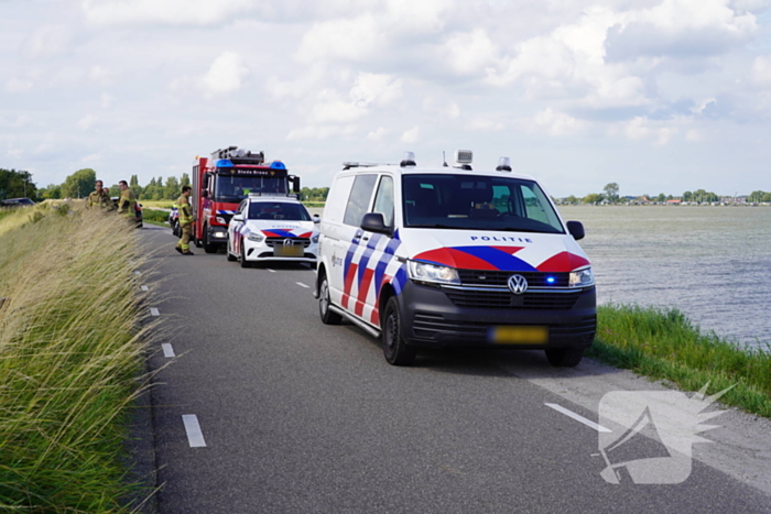 Bestuurder gewond na crash van dijk