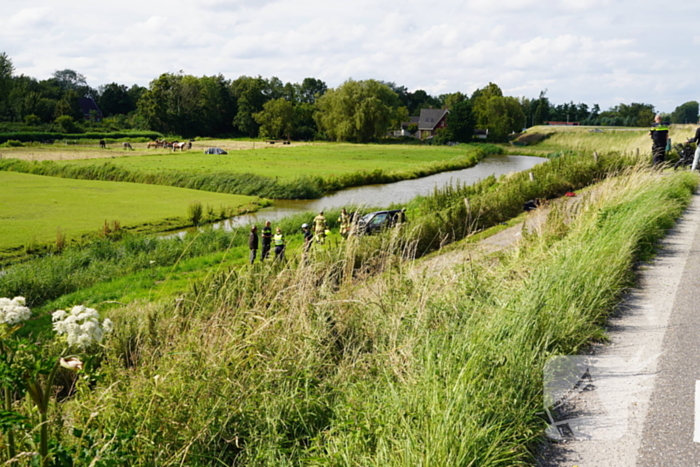 Bestuurder gewond na crash van dijk