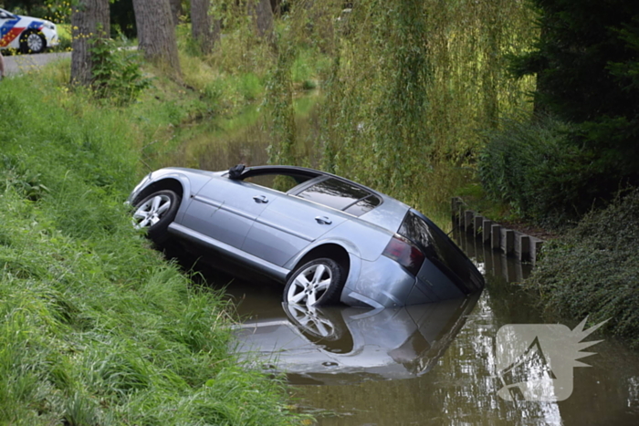 Automobilist verliest macht over stuur en belandt in sloot