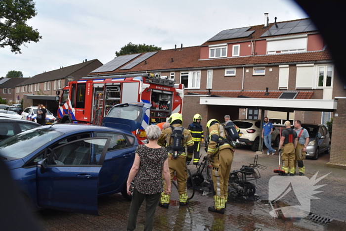 Scooter volledig verwoest door brand