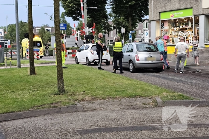 Automobilist rijdt door met zwaar beschadigde auto na kettingbotsing