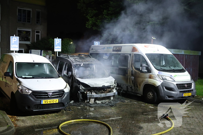 Voertuigen beschadigd na brand