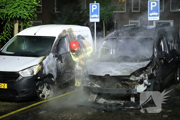 Voertuigen beschadigd na brand