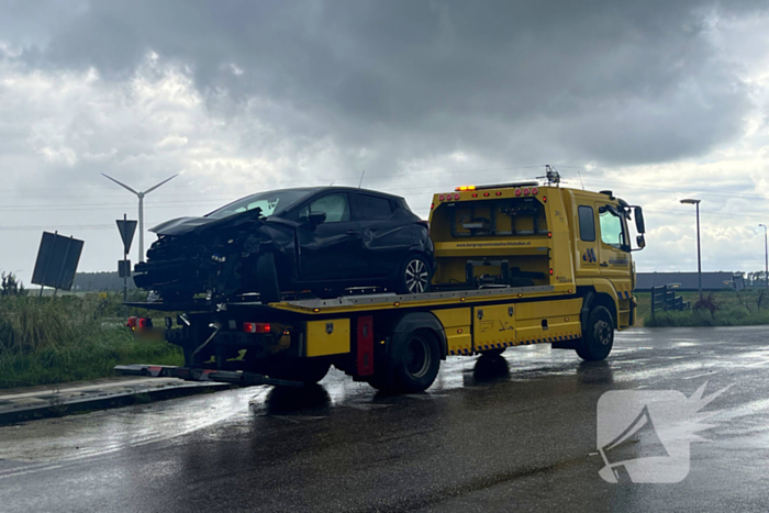 Twee voertuigen zwaar beschadigd na ongeval