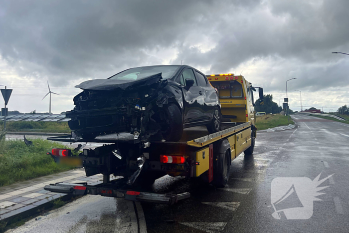 Twee voertuigen zwaar beschadigd na ongeval