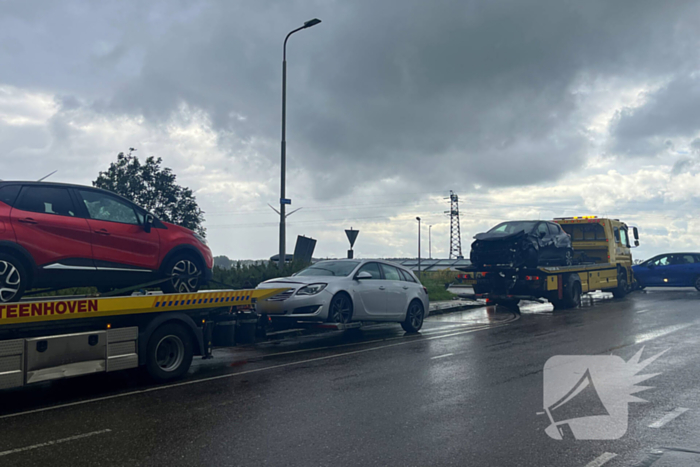 Twee voertuigen zwaar beschadigd na ongeval