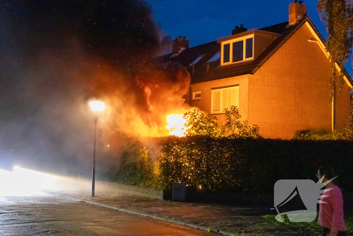 Uitslaande brand in schuur van woning