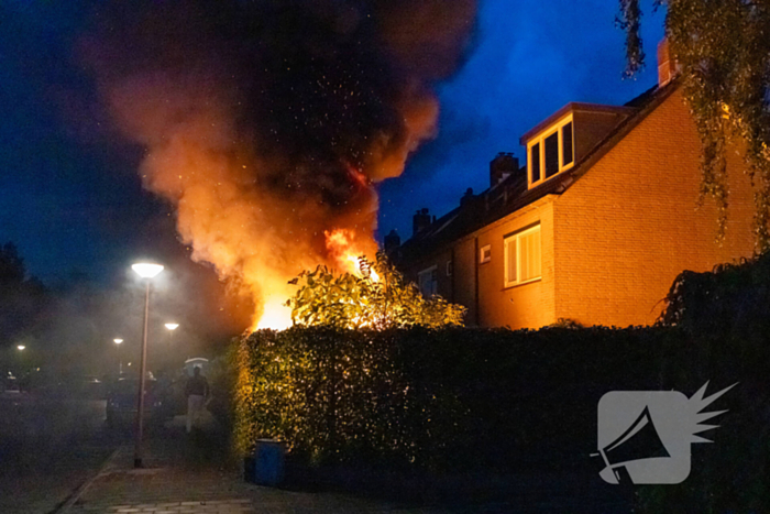 Uitslaande brand in schuur van woning