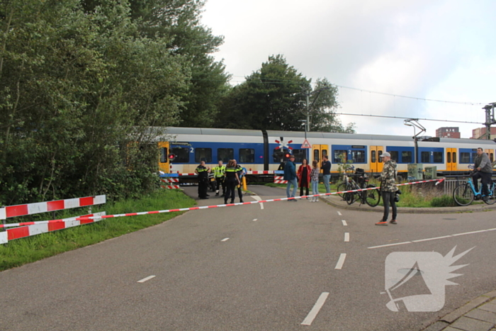 Lange tijd geen trein en vaarverkeer door aanrijding op spoor