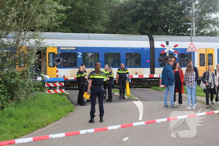 Lange tijd geen trein en vaarverkeer door aanrijding op spoor