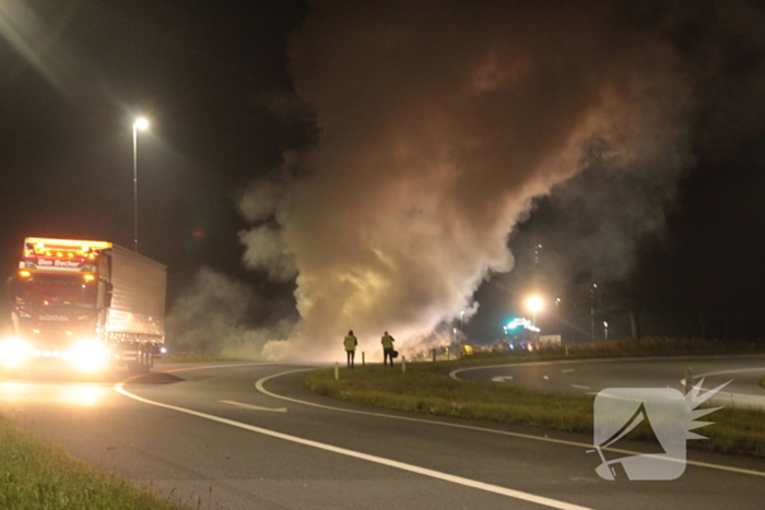 Flinke rookontwikkeling bij felle autobrand