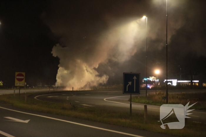 Flinke rookontwikkeling bij felle autobrand