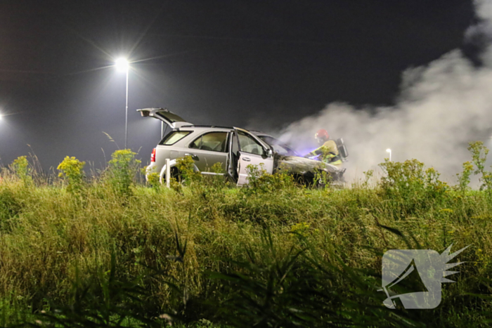 Flinke rookontwikkeling bij felle autobrand