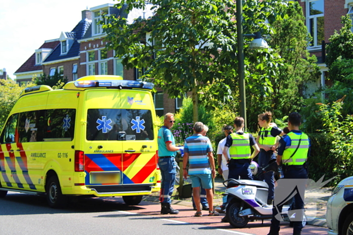 Scooterrijder gaat onderuit met deelscooter