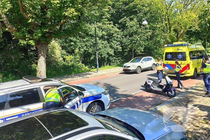 Scooterrijder gaat onderuit met deelscooter