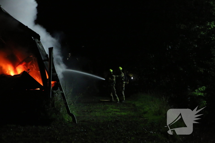 Schuur verwoest door uitslaande brand