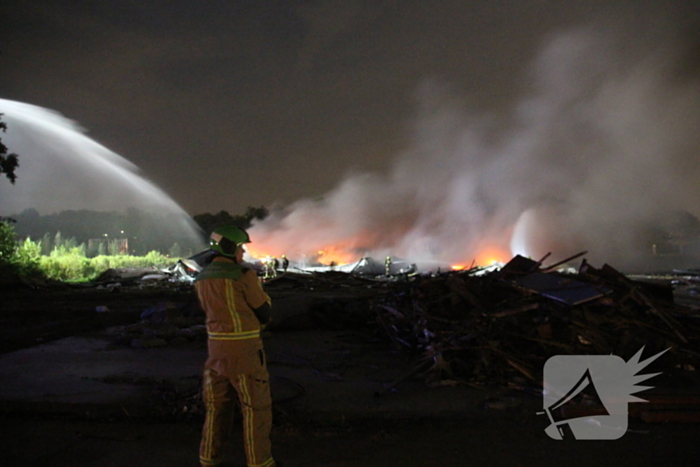 Schuur verwoest door uitslaande brand