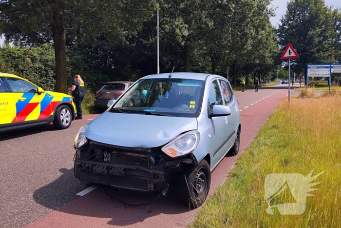 Schade na botsing tussen twee voertuigen