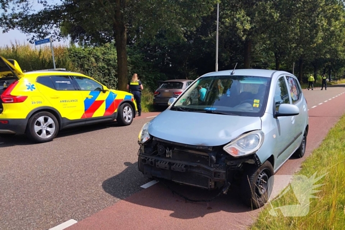 Schade na botsing tussen twee voertuigen