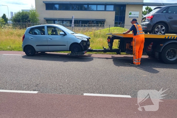 Schade na botsing tussen twee voertuigen