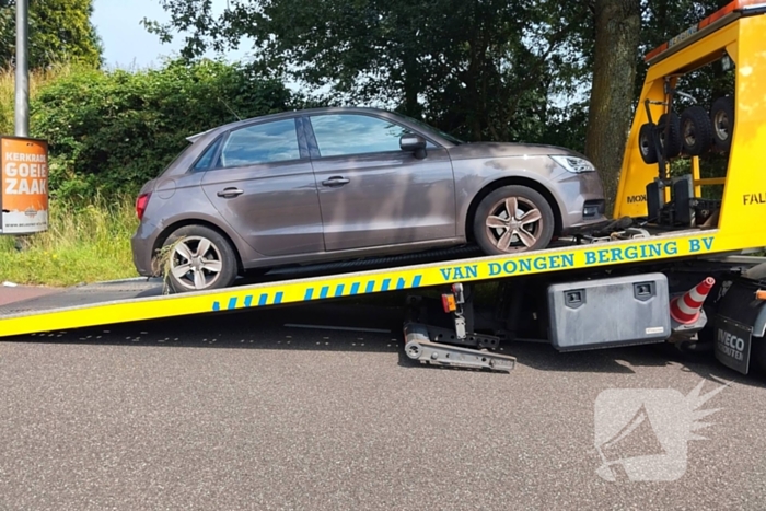 Schade na botsing tussen twee voertuigen