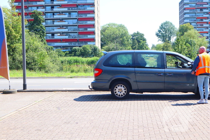 Oud brandweerman blust autobrand