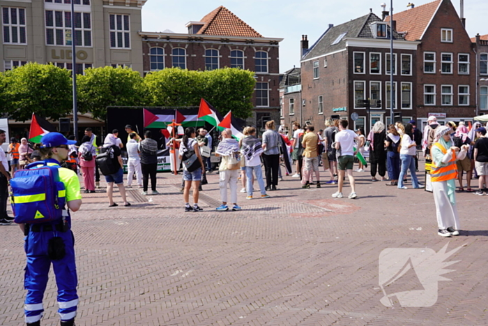 Grote groep mensen aanwezig bij pro-Palestina demonstratie