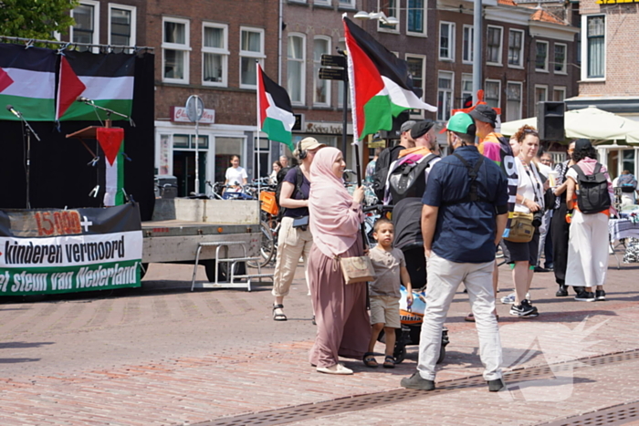 Grote groep mensen aanwezig bij pro-Palestina demonstratie