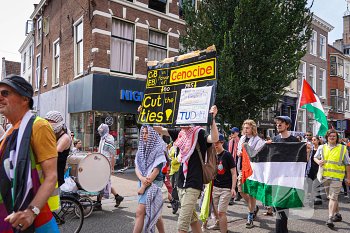 Grote groep mensen aanwezig bij pro-Palestina demonstratie