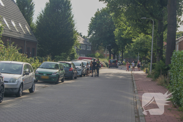 Fietser rijdt tegen openslaande autodeur