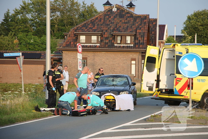 Fietser geschept door personenauto