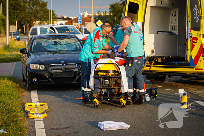 Fietser geschept door personenauto