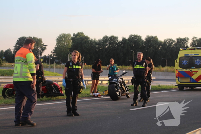 Motorrijder gewond na valpartij, weg afgesloten