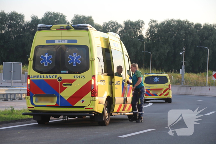 Motorrijder gewond na valpartij, weg afgesloten