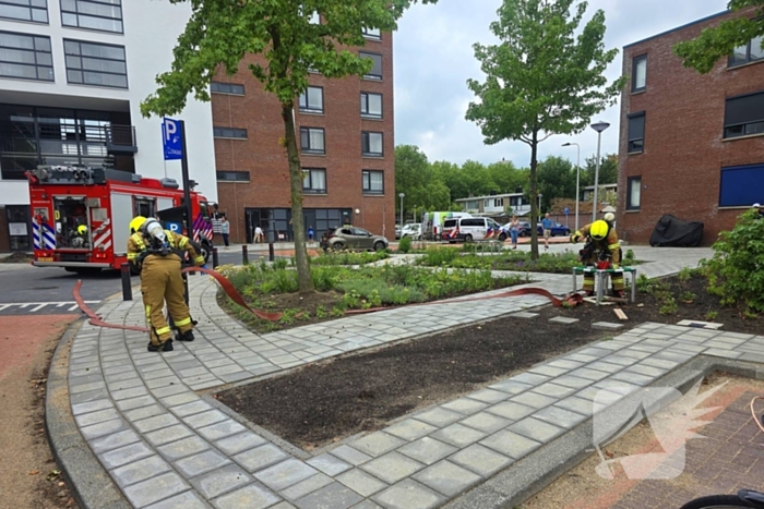 Brandweer ontruimd flatgebouw