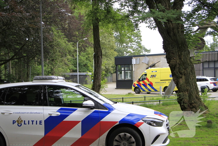 Incident in zwembad, politie doet onderzoek