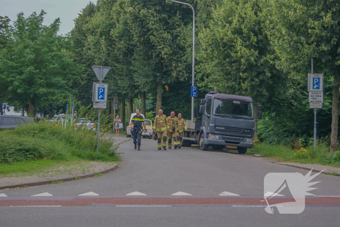 Brandweer ingezet voor oude Volvo die vlam vat