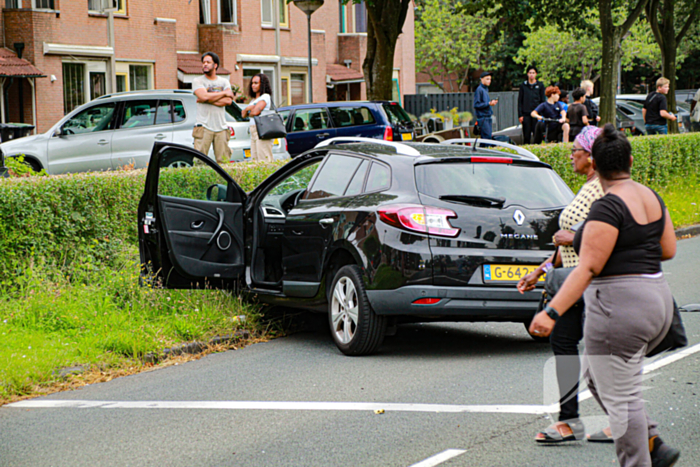 Flinke ravage bij ongeval tussen lijnbus en personenauto