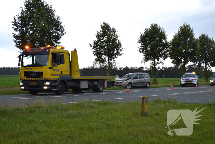 Schade na botsing tussen twee voertuigen