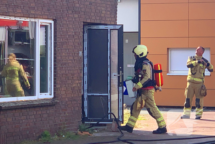 Straat afgezet vanwege brand in woning