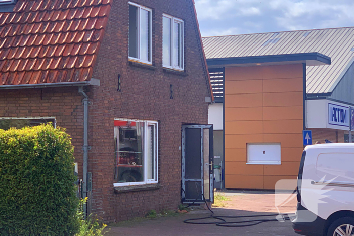 Straat afgezet vanwege brand in woning