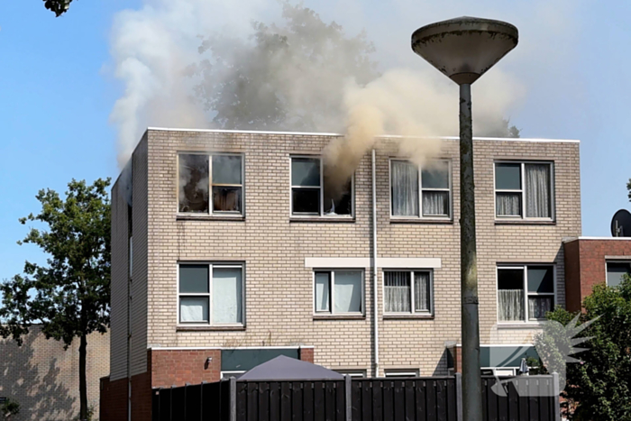 Veel rook uit woning door brand