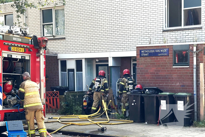 Veel rook uit woning door brand