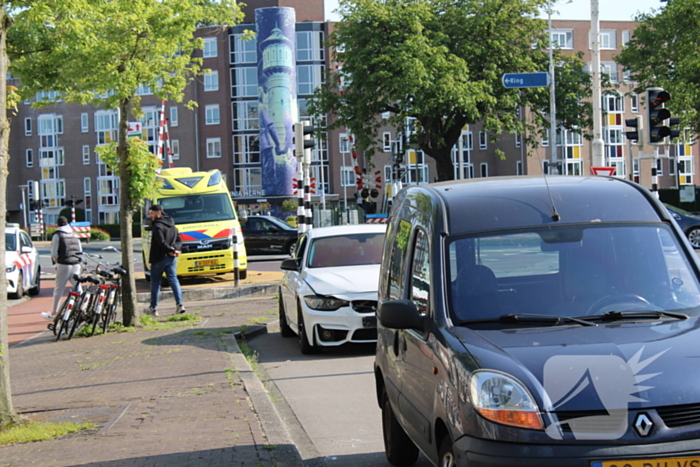 Kopstaart botsing tussen drie voertuigen