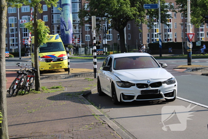 Kopstaart botsing tussen drie voertuigen