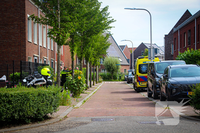 Politie doet onderzoek in woning naar overleden persoon