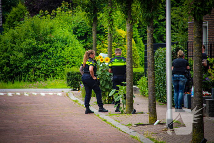 Politie doet onderzoek in woning naar overleden persoon