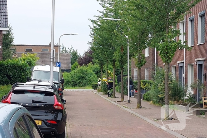 Politie doet onderzoek in woning naar overleden persoon