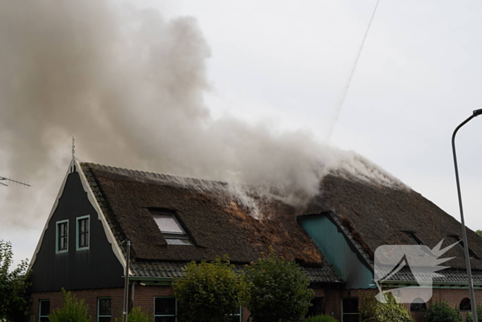 Stolpboerderij verwoest door uitslaande brand