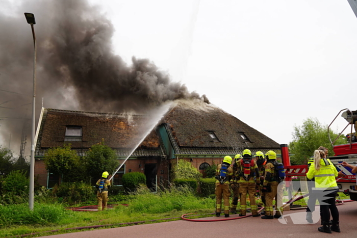 Stolpboerderij verwoest door uitslaande brand